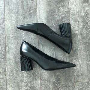 NWT Uterque Black Leather Heels